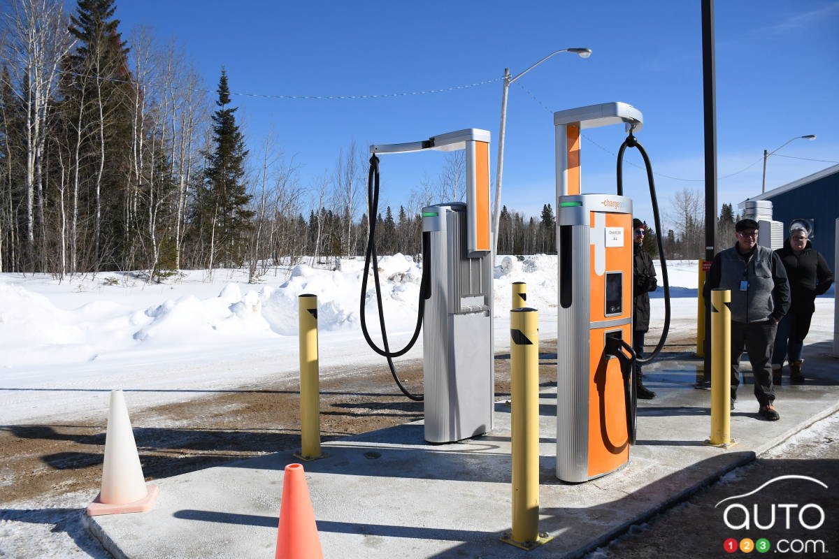 Des bornes de recharge au centre de Kapuskasing, en Ontario