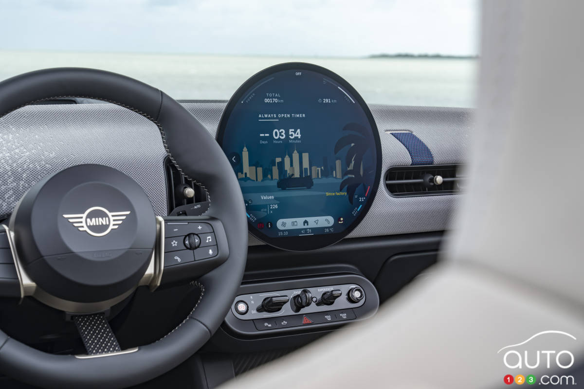 Mini Cooper décapotable 2025, volant, écran multimédia