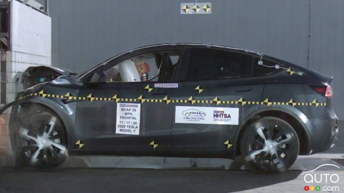 Un Tesla Model Y 2020, lors d'un test de collision de la NHTSA