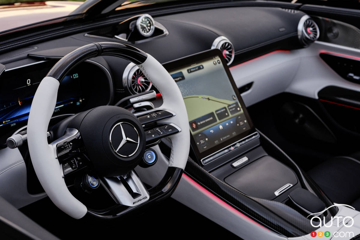 La Mercedes-AMG PureSpeed, volant, tableau de bord