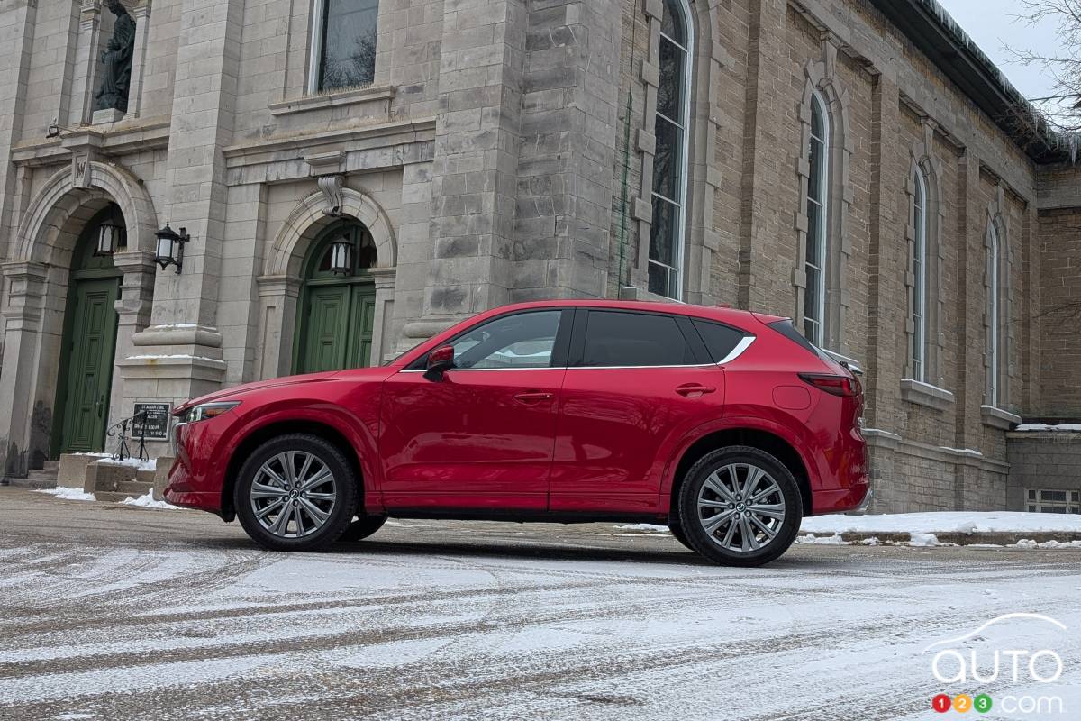 Le Mazda CX-5, de profil