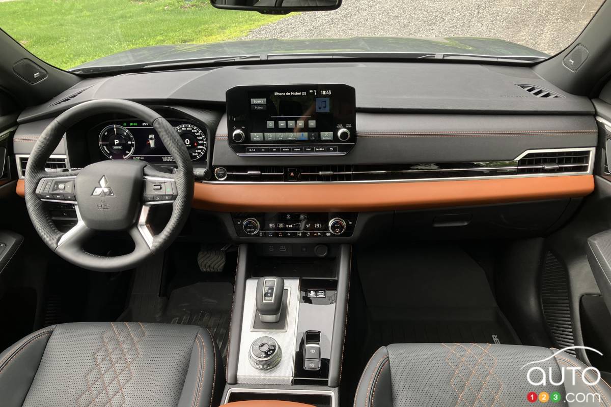 Le Mitsubishi Outlander PHEV, intérieur