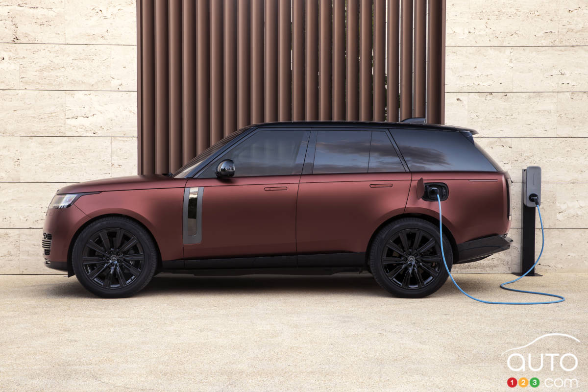 Range Rover hybride rechargeable, de profil