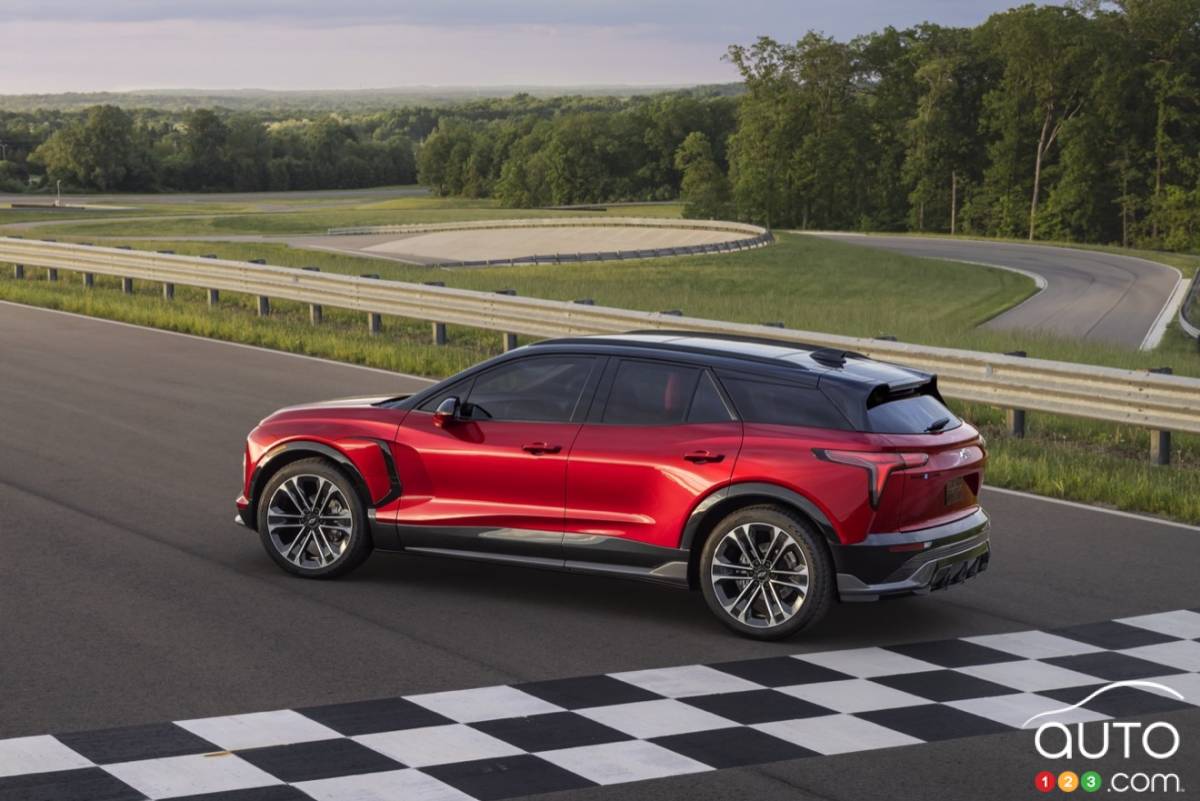 Le Chevrolet Blazer EV SS, de profil