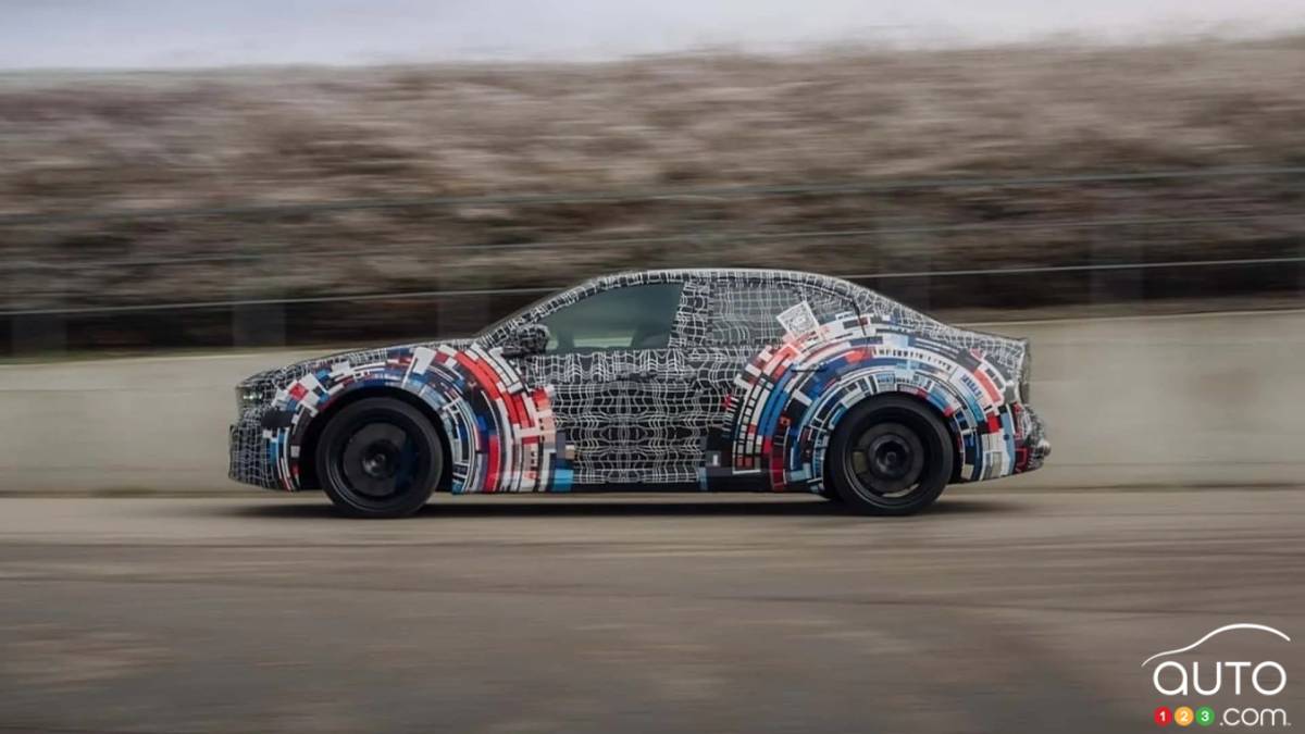 Prototype de la future BMW M3 électrique, de profil