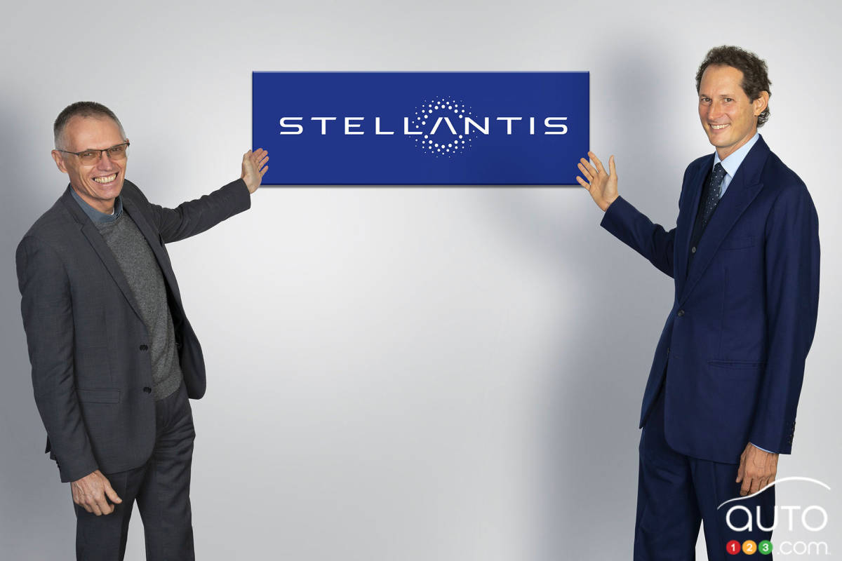 Carlos Tavares et John Elkann, lors de l'établissement de la compagnie Stellantis, en 2021