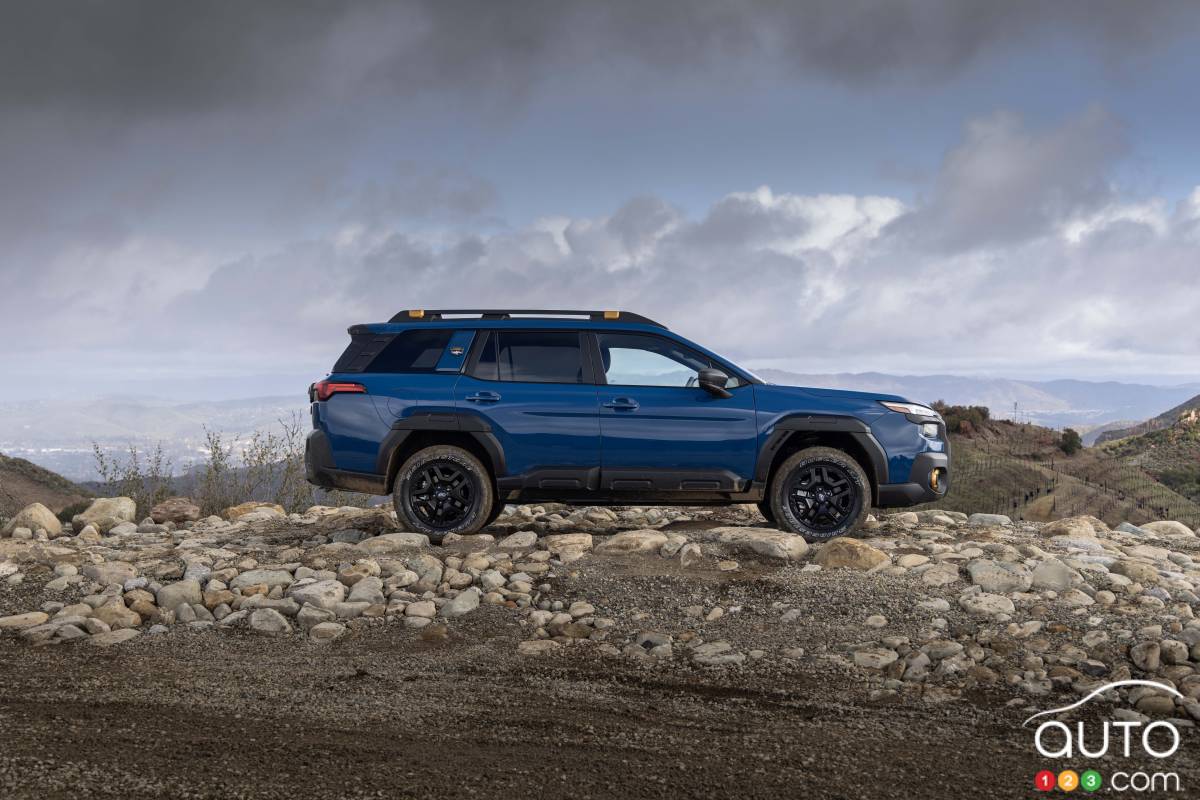 Le Subaru Outback Wilderness 2026, de profil