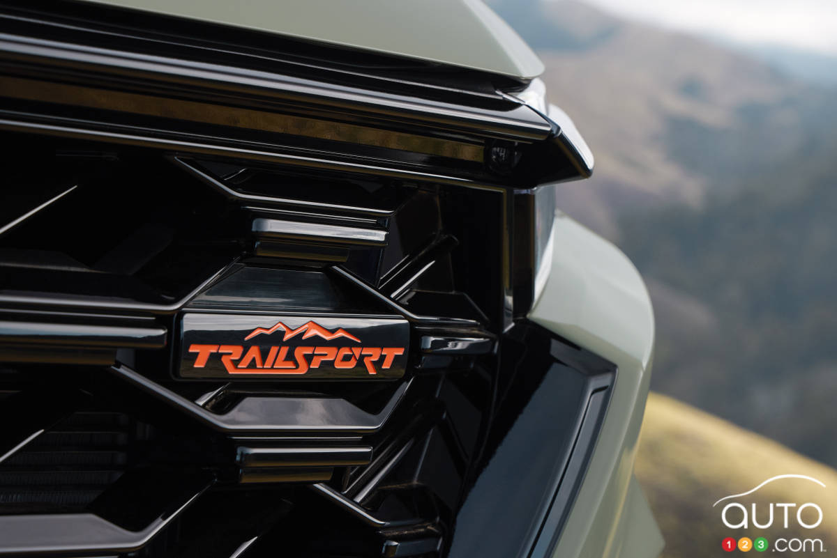 Le Honda CR-V TrailSport 2026, écusson TrailSport