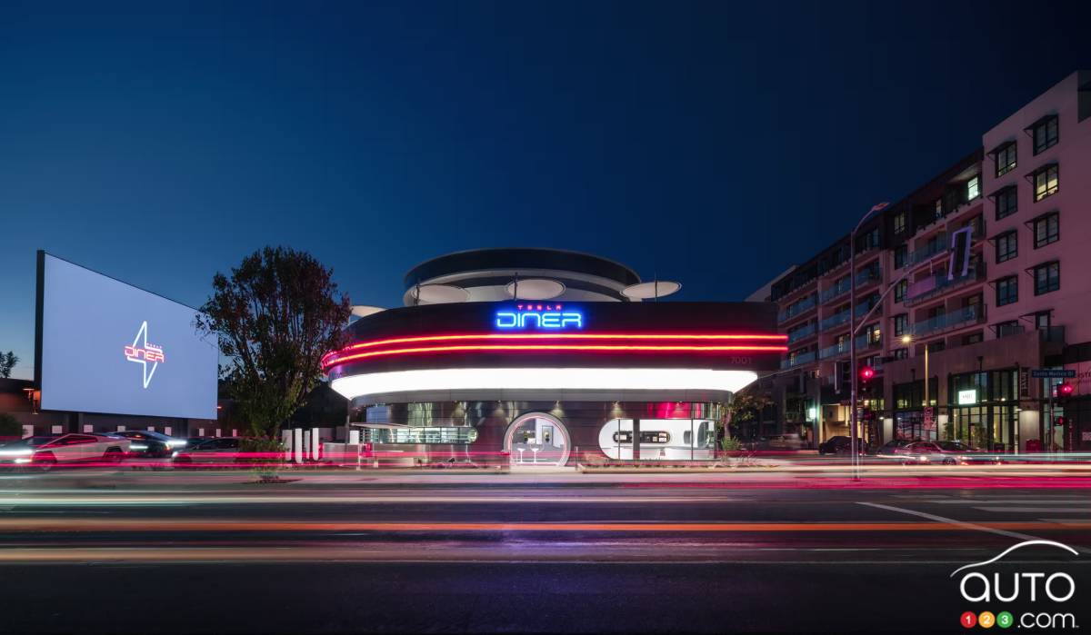 Tesla Dinner - vue de face