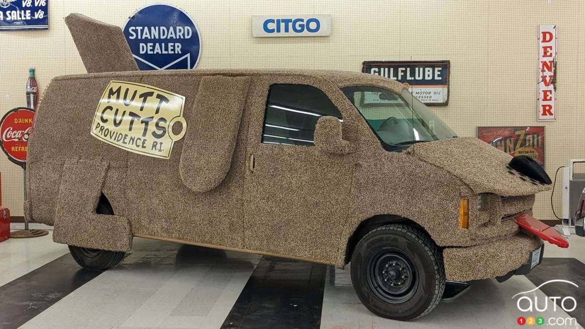 Réplique de la fourgonnette Chevrolet Express Van utilisée dans le film Dumb and Dumber (1994)