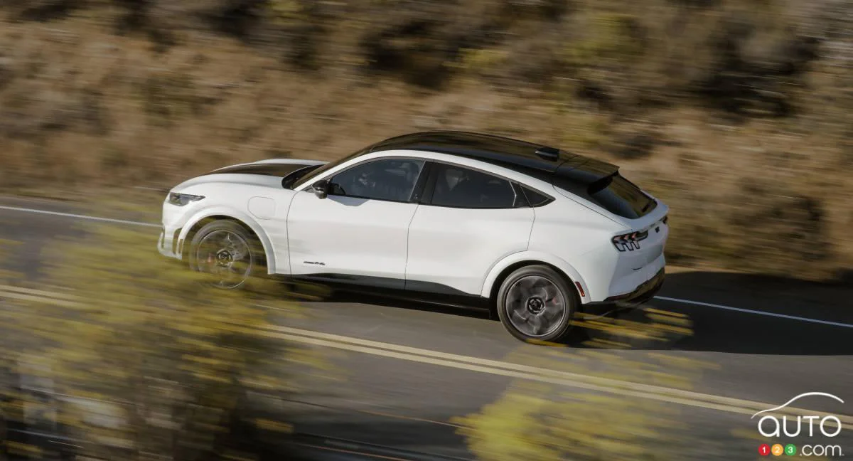 Ford Mustang Mach-E California Special 2026, de profil