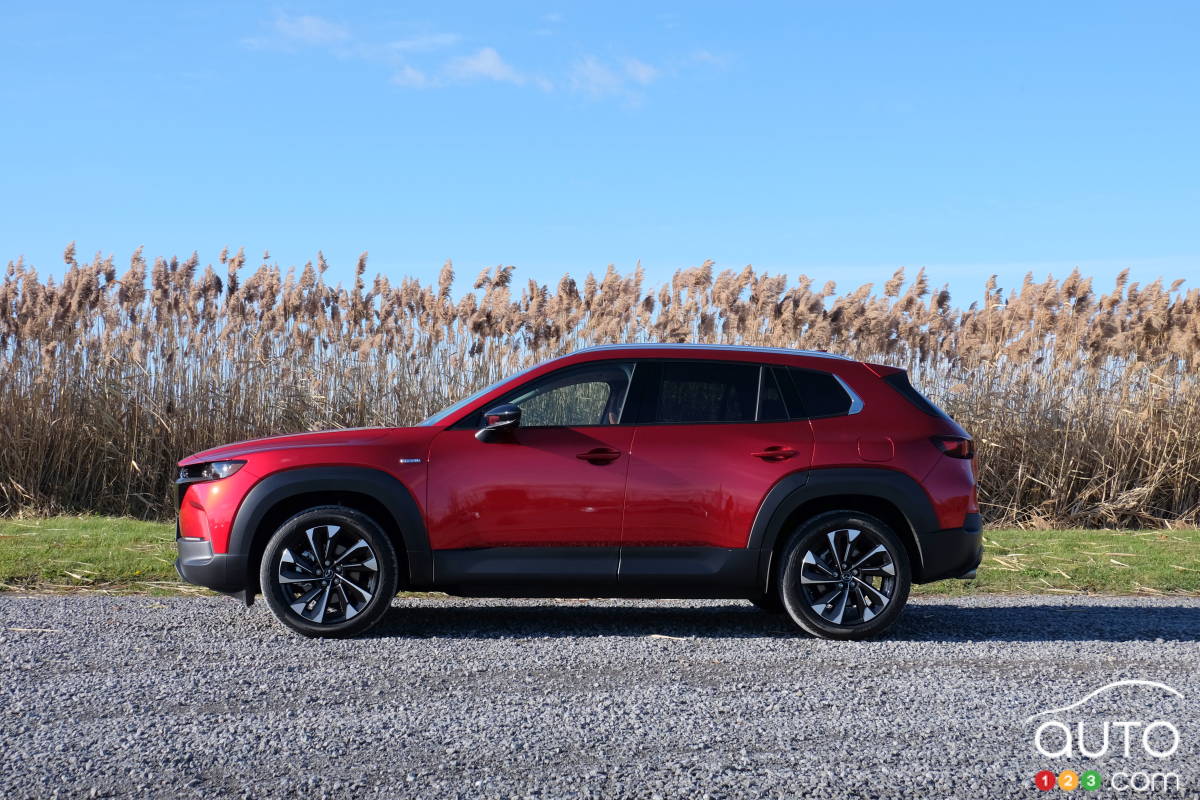 Mazda CX-50 Hybride, de profil