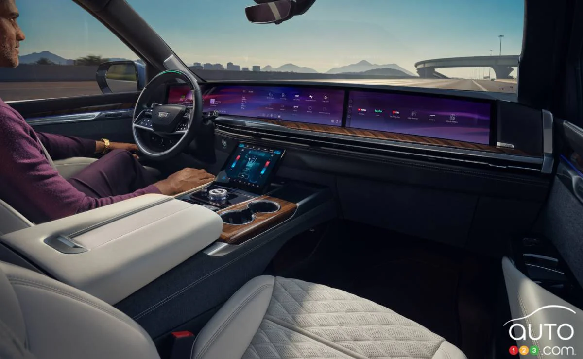 Le gigantesque écran du Cadillac Escalade