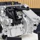 Nouveau moteur hybride Toyota de 1,5 L à quatre cylindres et son e-Axle, exposés sur un présentoir